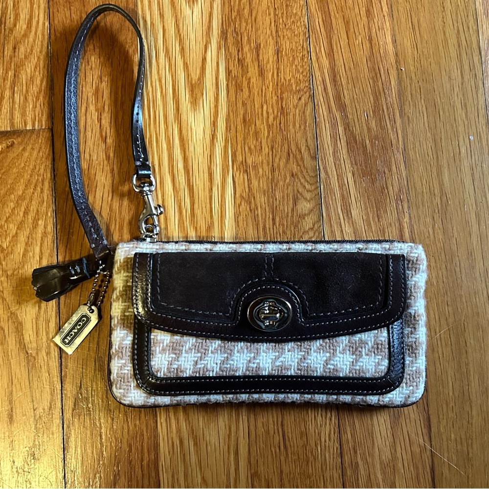 Coach Hamptons Houndstooth Tweed Wool, Suede & Leather Trim Turnlock Wristlet